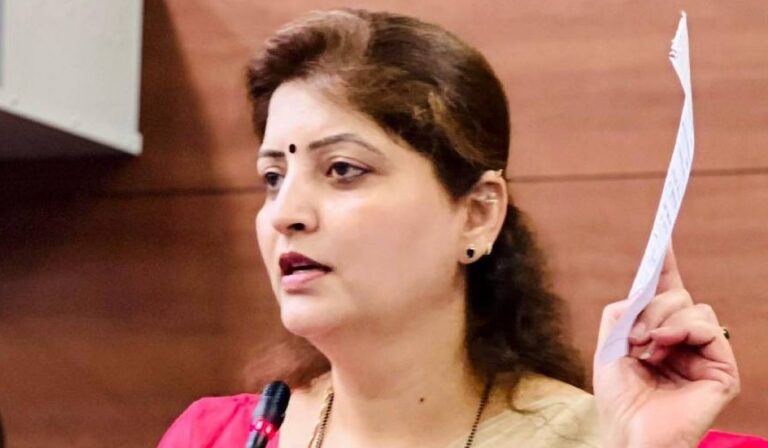 रुपाली चाकणकर यांच्या ३५ कोटींच्या हॉटेलचे उदघाटन होताच महिला काँग्रेस नेत्याचा एकच प्रश्न ‘ बाई,…..?’