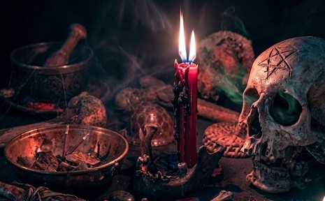 अंगात भूत शिरल्याची बतावणी करत शाळकरी मुलीवर अत्याचार, भोंदूबाबाला अटक 