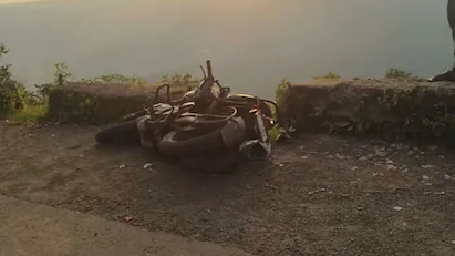 मिसिंग लिंकच्या डोंगरमाथ्यावर बाईक सापडली पण बाईकस्वार गायब , शोधकार्य सुरु