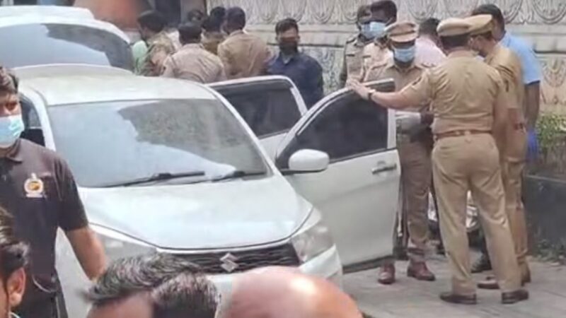 सारसबागेजवळ दोन दिवसांपासून उभ्या केलेल्या बंद कारमध्ये आढळला तरुणाचा मृतदेह 