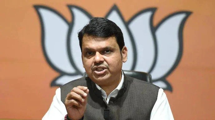 मुख्यमंत्री फडणवीसांचा रुद्रावतार ! पुण्यातील आमदार, नगरसेवकांना सज्जड दम