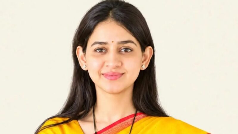 पुणे पदवीधर मतदारसंघातून अटीतटीच्या लढतीत हर्षदा जाधव यांचा तब्बल ९७०० मतांनी विजय
