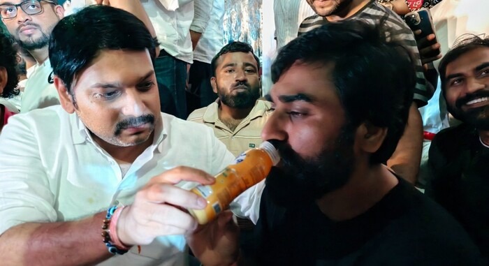 रोहित पवारांच्या एमपीएससी विद्यार्थ्यांच्या आंदोलनातील ७ पैकी तिघांचे उपोषण मागे.. कारण काय ?