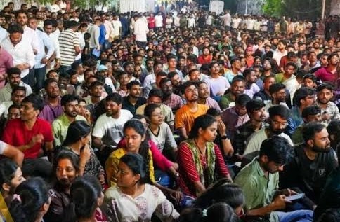 एमपीएससी अध्यक्ष भीमनवार सक्तीच्या रजेवर ; विद्यार्थ्यांच्या आंदोलनाला यश