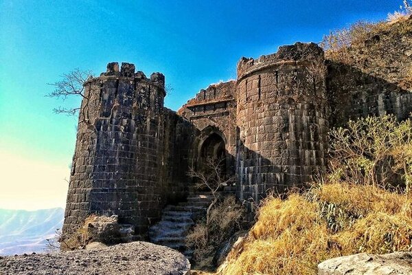 सिंहगडावर फडकणार १०० फुटी भगवा! ! महापौर मंजुषा नागपुरे यांची मोठी घोषणा