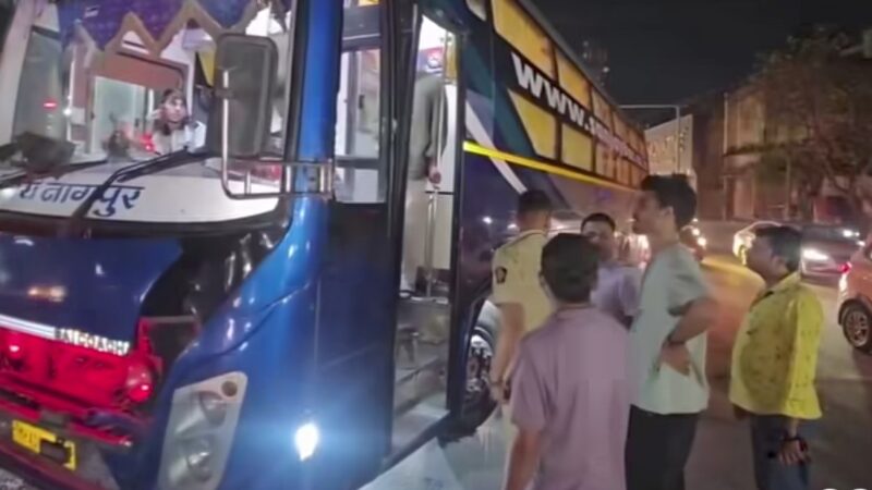 भररस्त्यात उभ्या लक्झरी बसमुळे वाकडमध्ये वाहतूक कोंडी… कारण ऐकून चक्रावून जाल