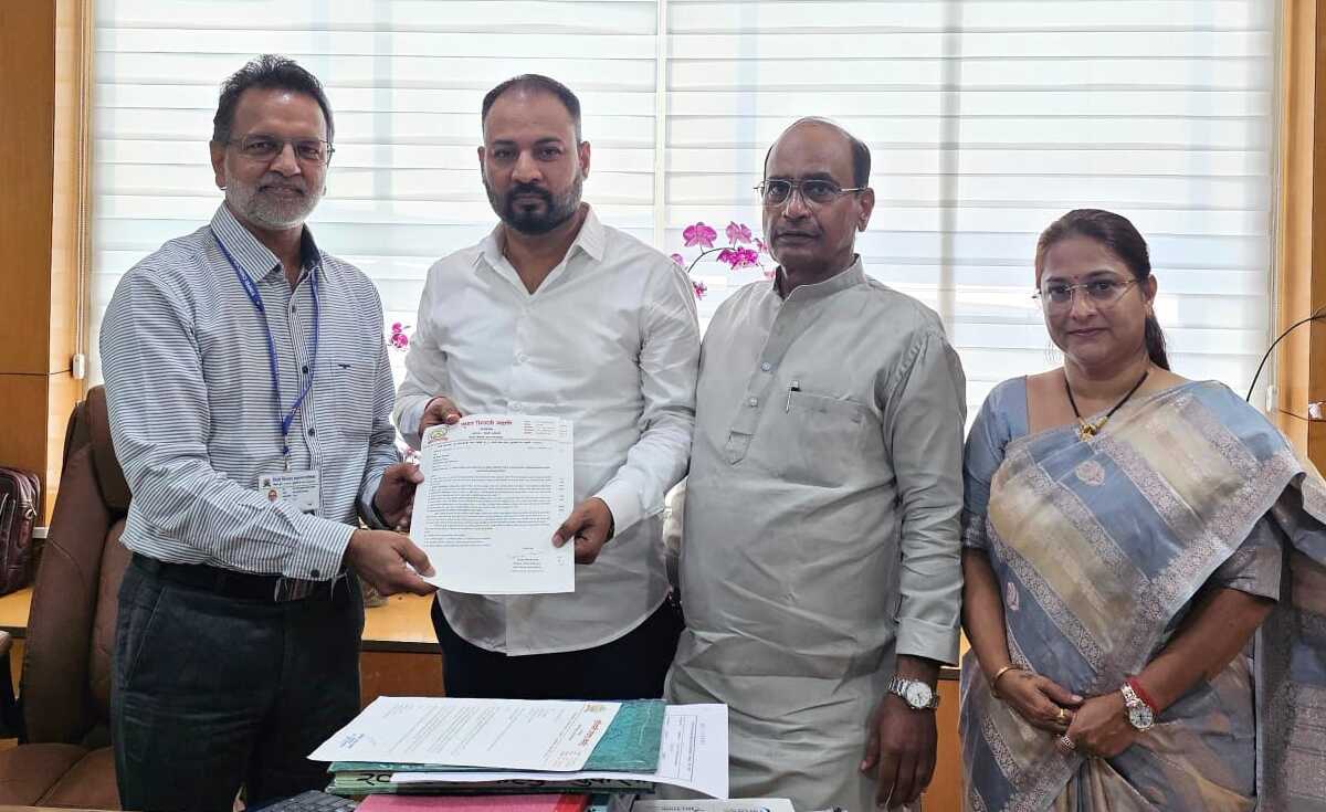 इंद्रायणीनगरमधील दूषित आणि अनियमित पाणीपुरवठ्याचा प्रश्न सोडवा; नगरसेवक तुषार सहाणे, नगरसेविका अश्विनी वाबळे यांची मागणी
