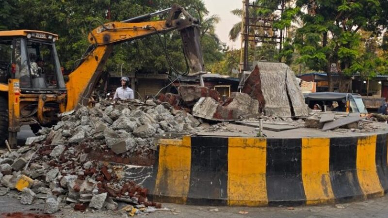 सांगवीतील संविधान चौक पाडल्याप्रकरणी देशद्रोहाचा गुन्हा दाखल करण्याची मागणी